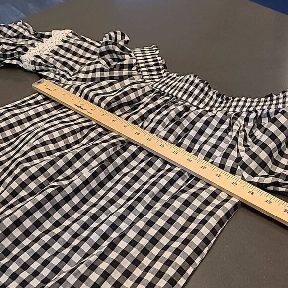 Studio West Apparel Black and White Checkered Elastic Neck Shirt - Picture 4 of 9